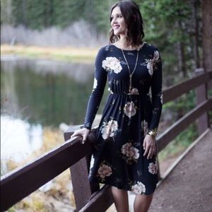 Long sleeve floral dress with pockets!